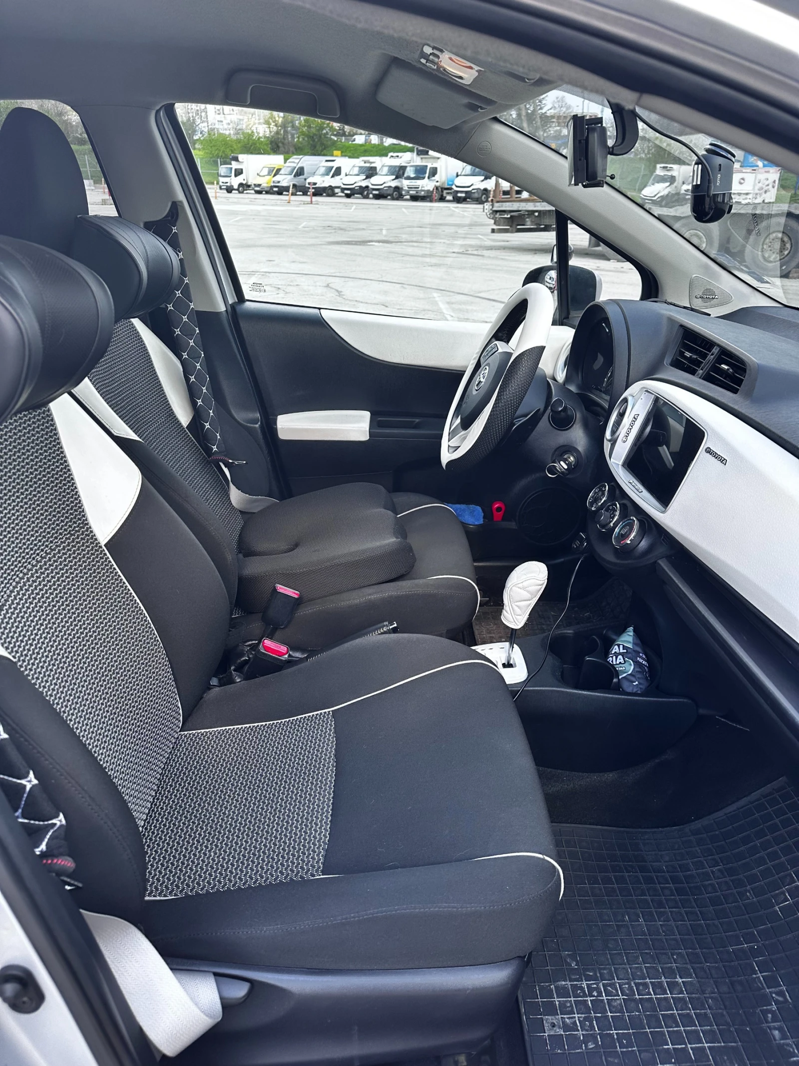 Toyota Yaris, снимка 9 - Автомобили и джипове - 54320992