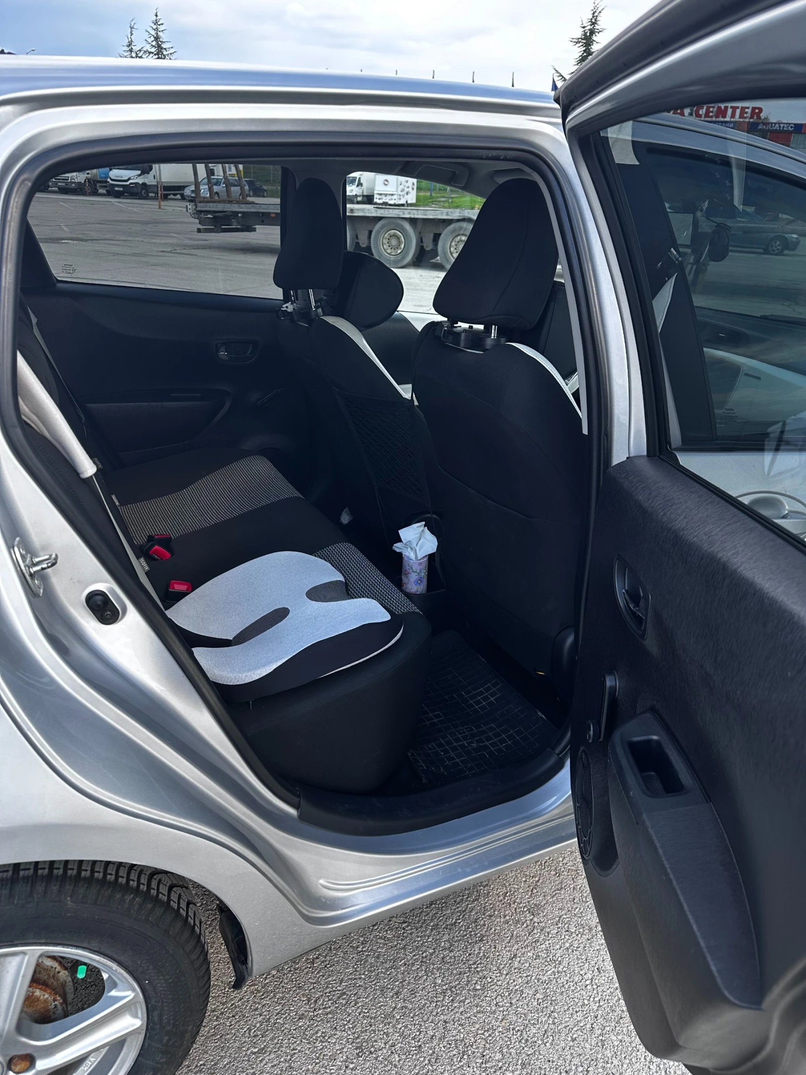 Toyota Yaris, снимка 11 - Автомобили и джипове - 54320992