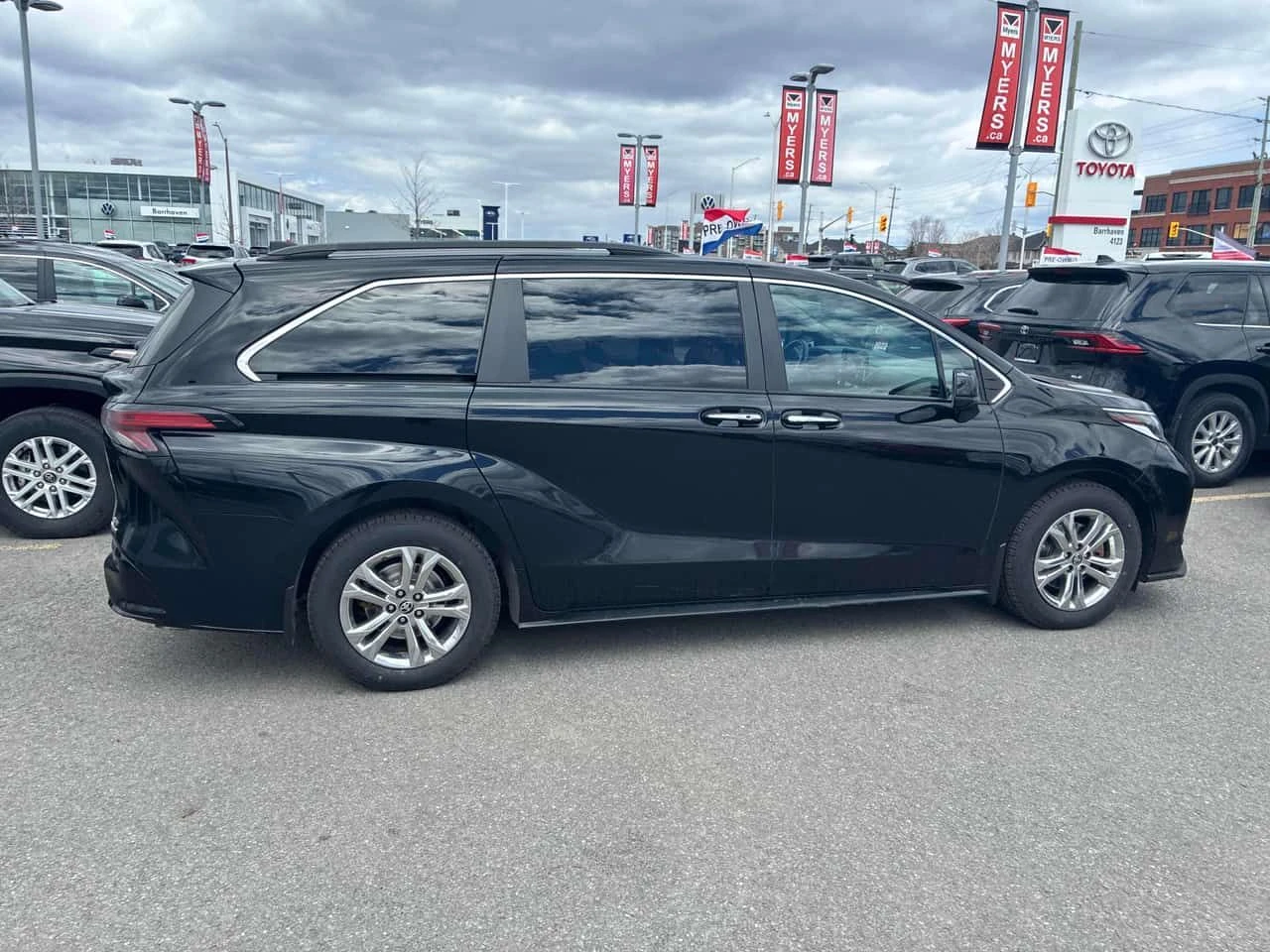 Toyota Sienna * AWD * PANO* KEYLESS* ПОДГРЕВ* , снимка 3 - Автомобили и джипове - 54477663
