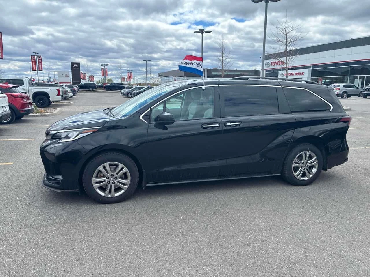 Toyota Sienna * AWD * PANO* KEYLESS* ПОДГРЕВ* , снимка 2 - Автомобили и джипове - 54477663