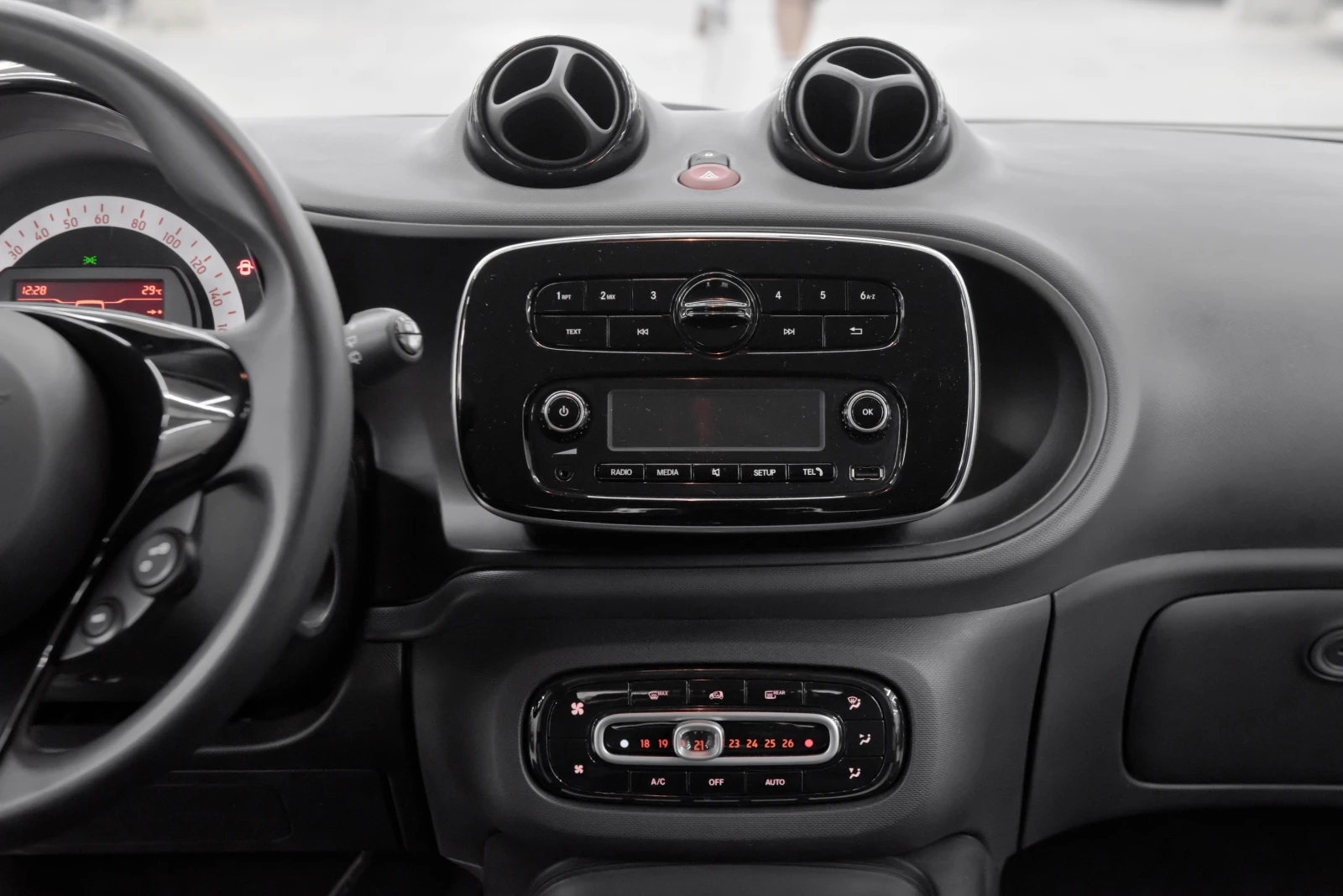 Smart Fortwo EV, снимка 14 - Автомобили и джипове - 54853095
