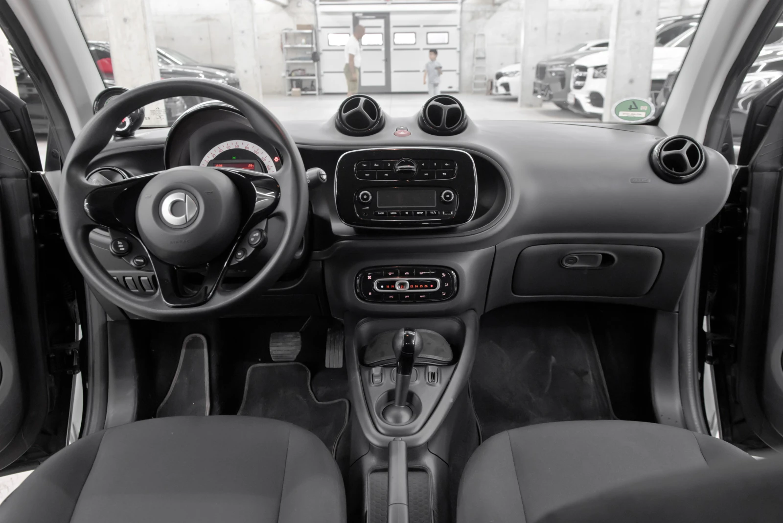 Smart Fortwo EV, снимка 12 - Автомобили и джипове - 54853095