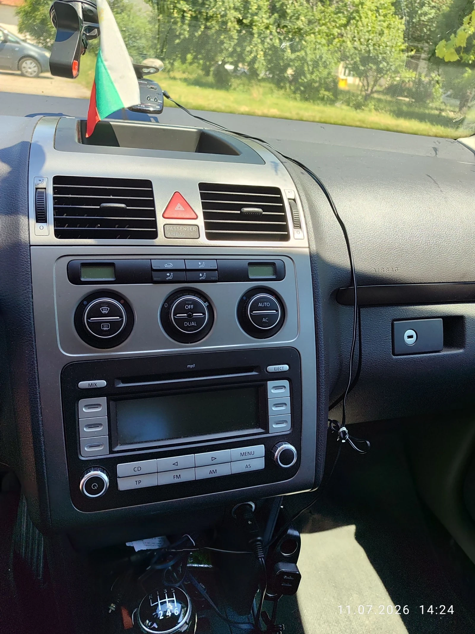VW Touran TDI, снимка 7 - Автомобили и джипове - 55243636