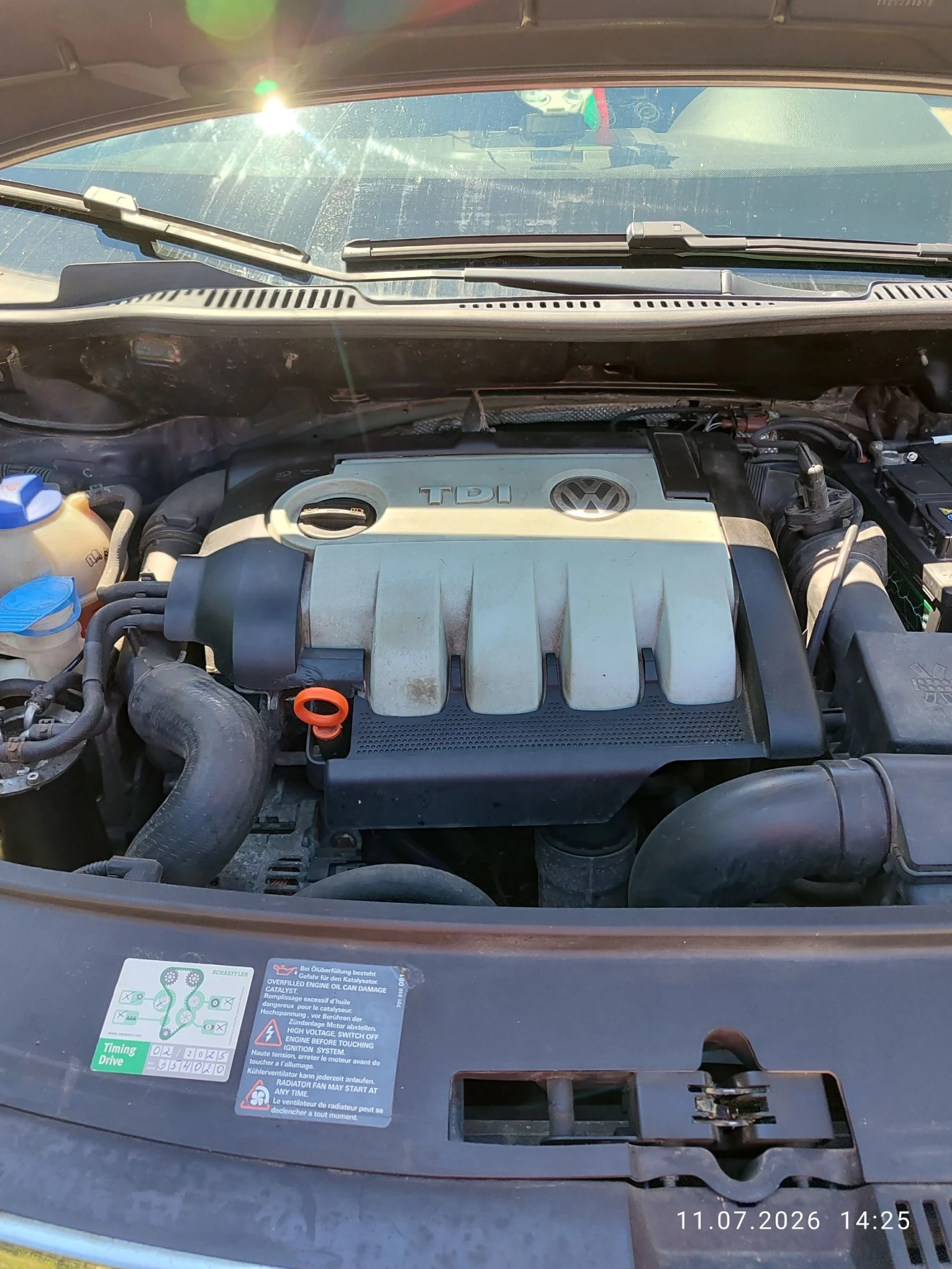 VW Touran TDI, снимка 9 - Автомобили и джипове - 55243636