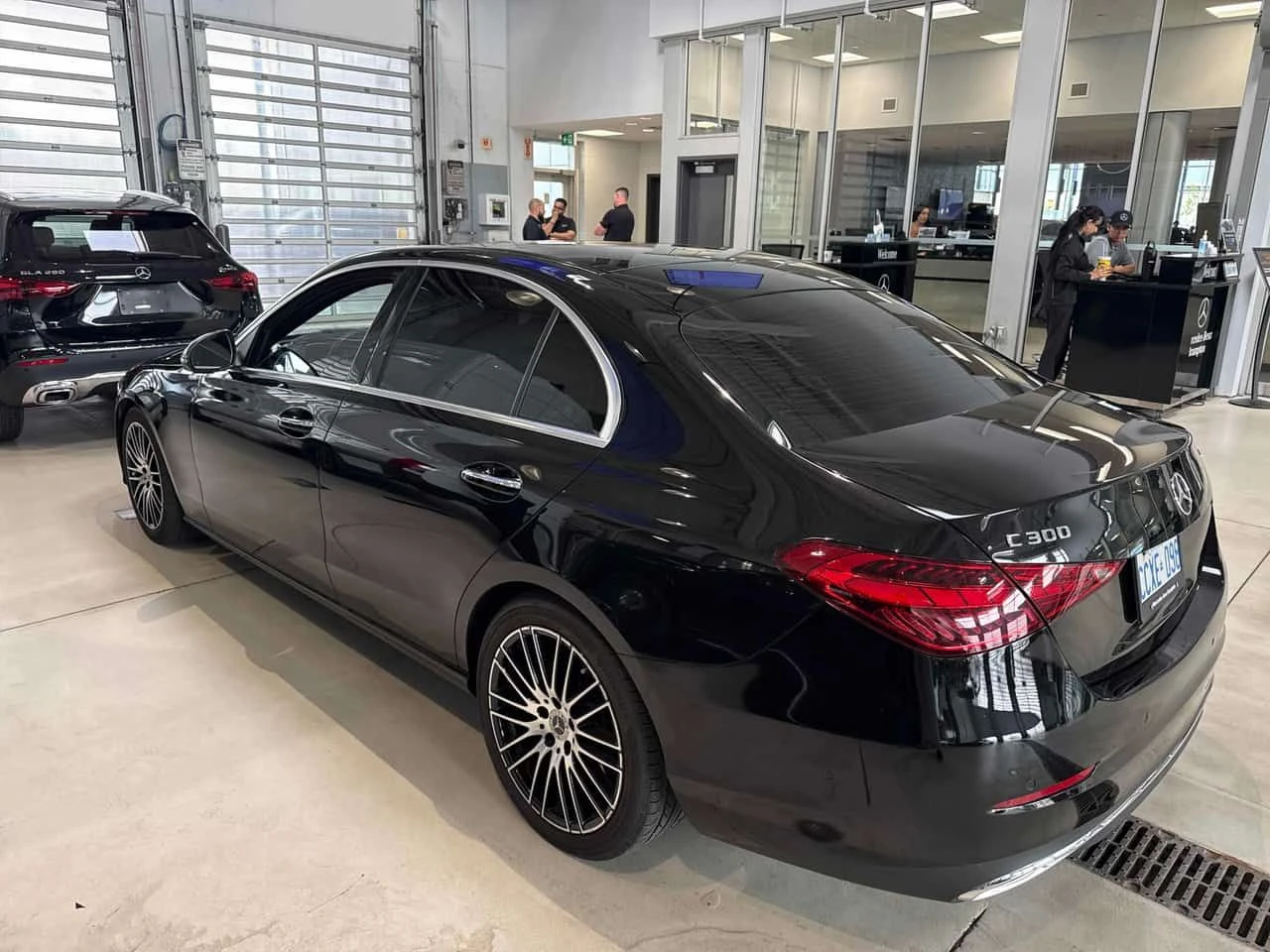 Mercedes-Benz C 300 /ДИСТРОНИК/360/HEAD UP / CARFAX / АВТОКРЕДИТ , снимка 2 - Автомобили и джипове - 55662885