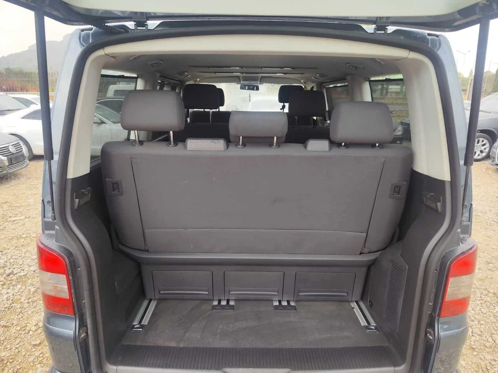 VW Multivan 2.5 131 ks., снимка 16 - Автомобили и джипове - 55905411