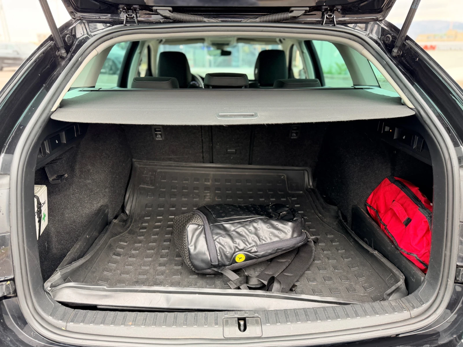 Skoda Octavia 2.0TDI-Exlusive-обслужен-вс.платено, снимка 15 - Автомобили и джипове - 56669416