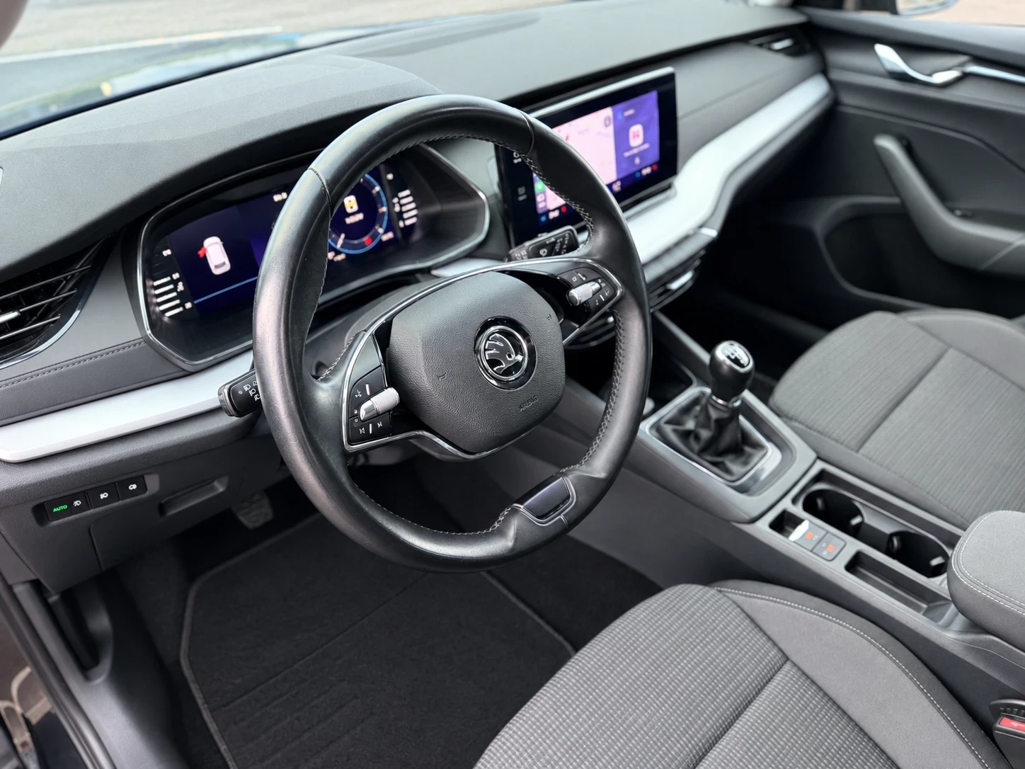 Skoda Octavia 2.0TDI-Exlusive-обслужен-вс.платено, снимка 8 - Автомобили и джипове - 56669416