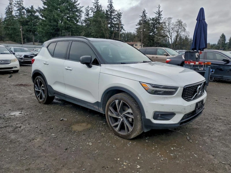 Volvo XC40 T5 R-DESIGN, снимка 4 - Автомобили и джипове - 53273331