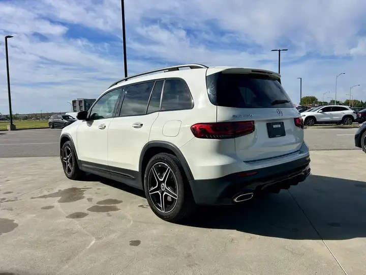 Mercedes-Benz GLB 250/4MATIC/AMG LINE/CARBON/PANO - изображение 4