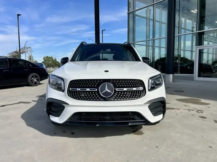 Mercedes-Benz GLB 250/4MATIC/AMG LINE/CARBON/PANO - изображение 3