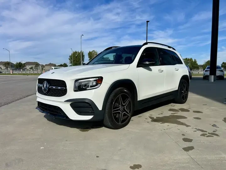 Mercedes-Benz GLB 250/4MATIC/AMG LINE/CARBON/PANO - изображение 2