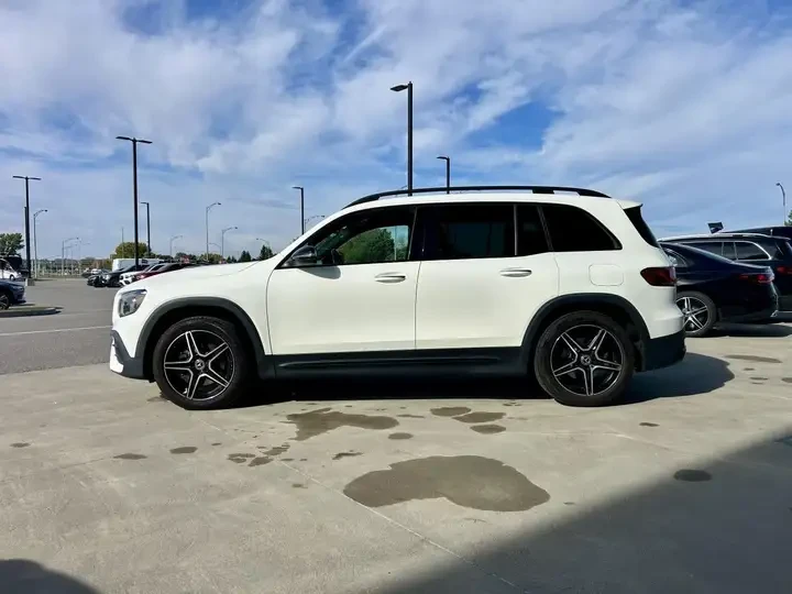 Mercedes-Benz GLB 250/4MATIC/AMG LINE/CARBON/PANO - изображение 5