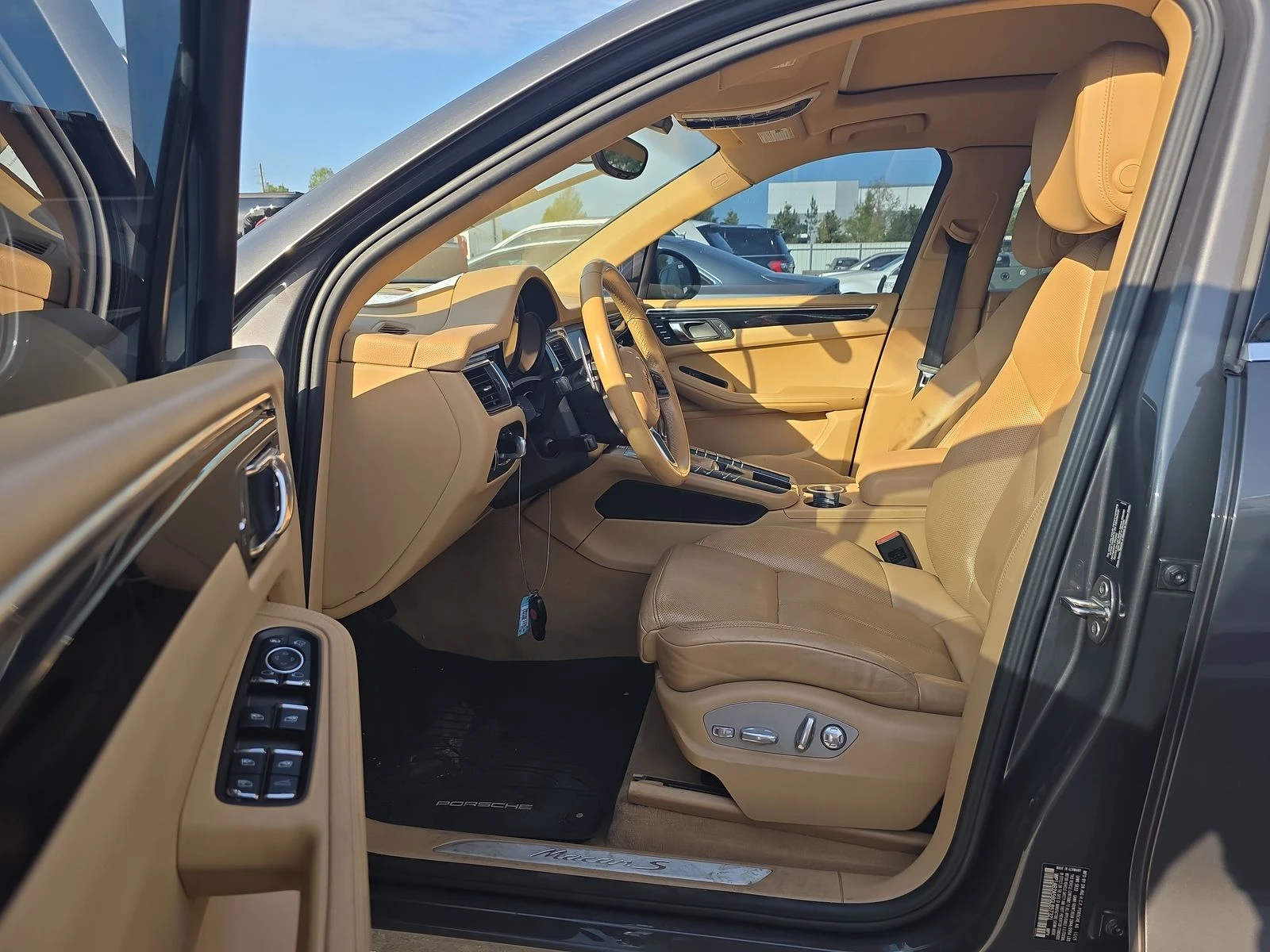 Porsche Macan S* ПОДГРЕВ* КАМЕРА* КАМЕРА* КЕЙЛЕС* МАСАЖ* LANE* A - изображение 10