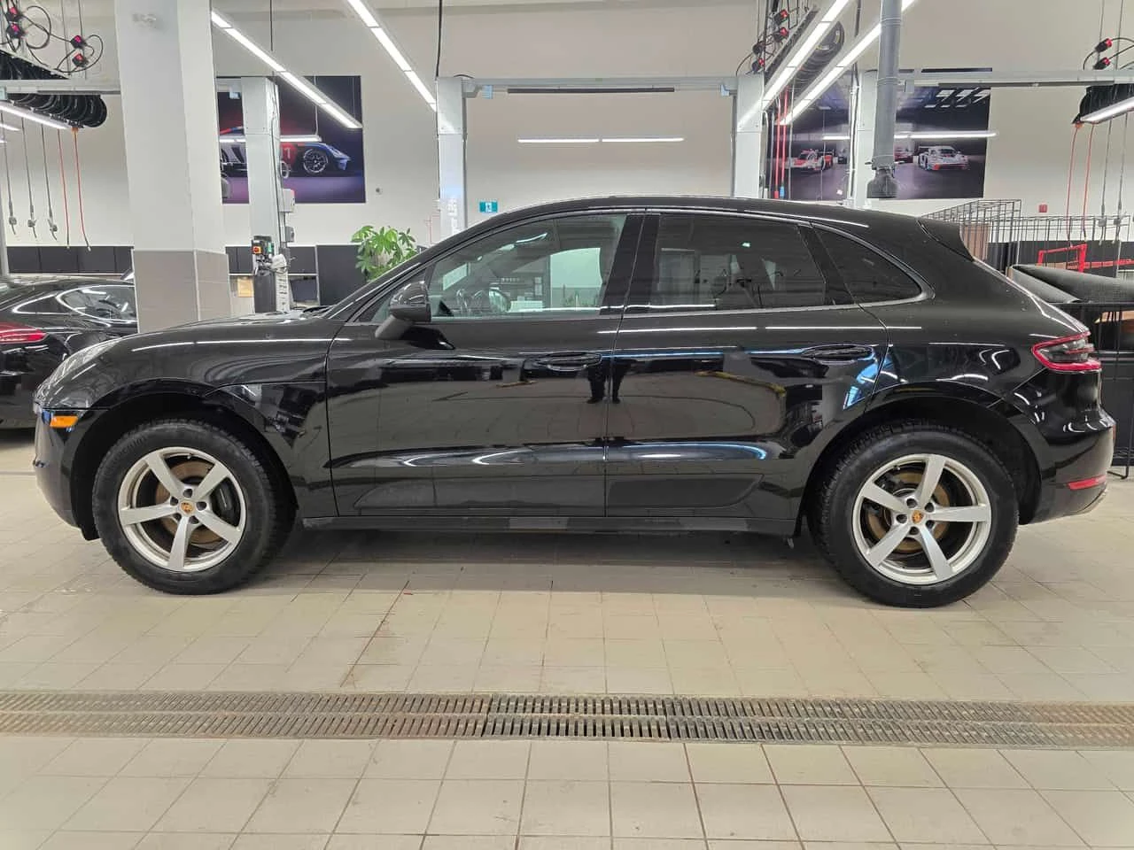 Porsche Macan * AWD * ОБДУХВАНЕ* BOSE* PANO* , снимка 2 - Автомобили и джипове - 54410842