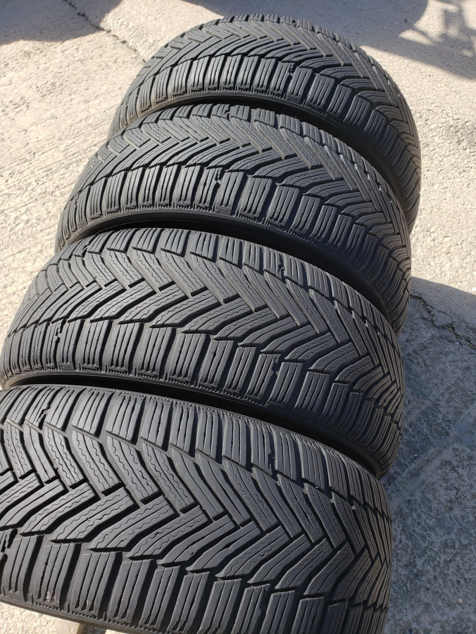 Гуми Зимни 215/55R16, снимка 4 - Гуми и джанти - 56337264